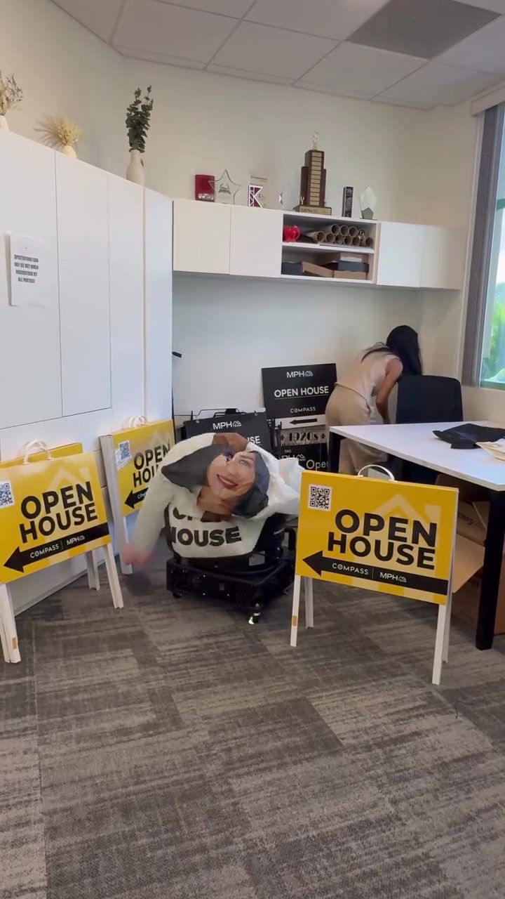 custom-agent-inflatables-that-stop-traffic-video-cover